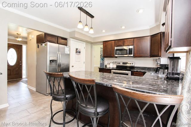 8952 Cynthia Court, Commerce Charter Township, MI 48382