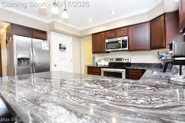 8952 Cynthia Court, Commerce Charter Township, MI 48382