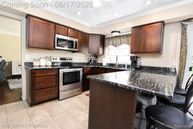 8952 Cynthia Court, Commerce Charter Township, MI 48382