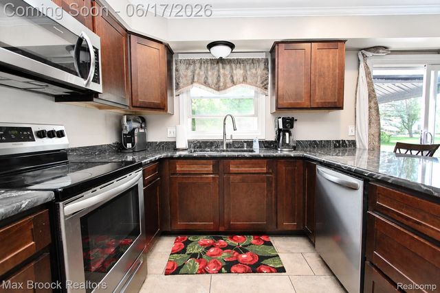 8952 Cynthia Court, Commerce Charter Township, MI 48382
