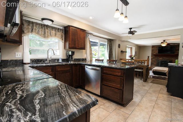 8952 Cynthia Court, Commerce Charter Township, MI 48382