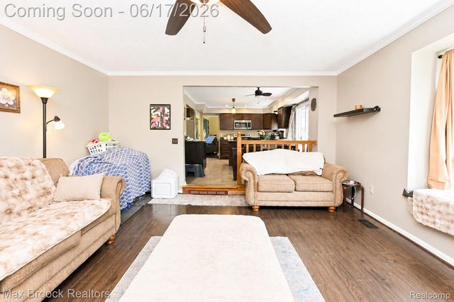 8952 Cynthia Court, Commerce Charter Township, MI 48382