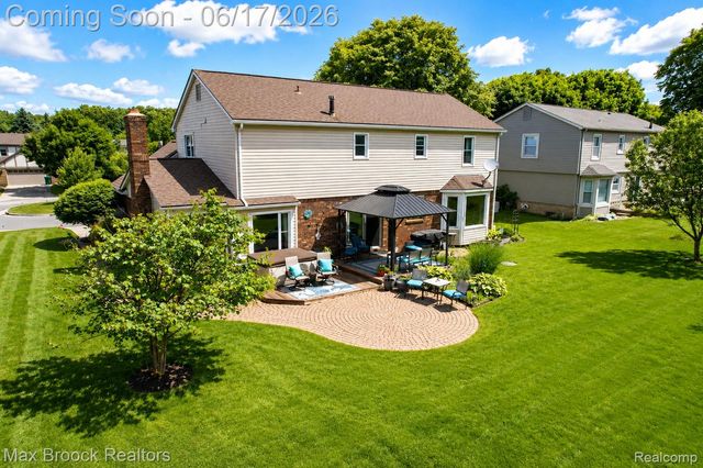 8952 Cynthia Court, Commerce Charter Township, MI 48382