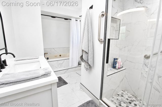 8952 Cynthia Court, Commerce Charter Township, MI 48382