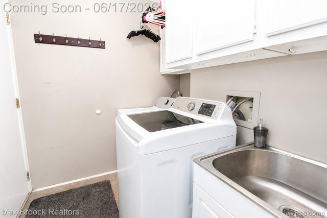 8952 Cynthia Court, Commerce Charter Township, MI 48382