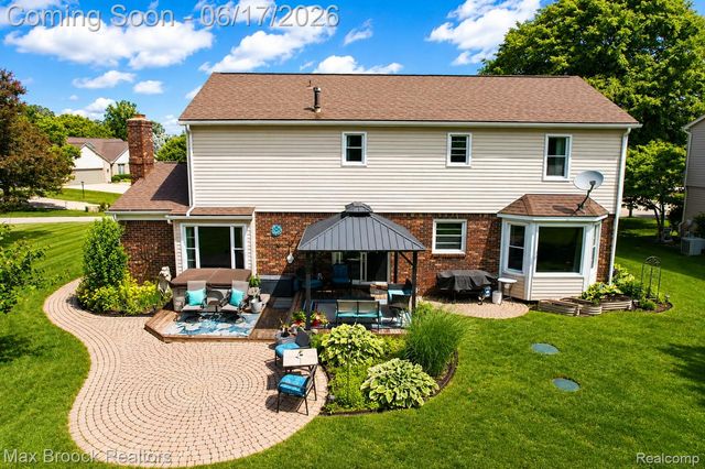 8952 Cynthia Court, Commerce Charter Township, MI 48382