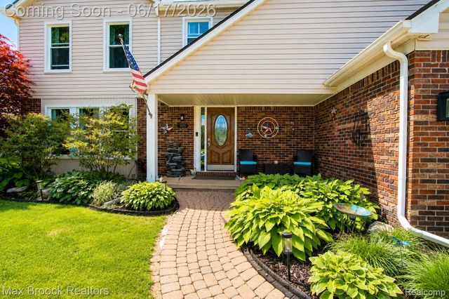 8952 Cynthia Court, Commerce Charter Township, MI 48382