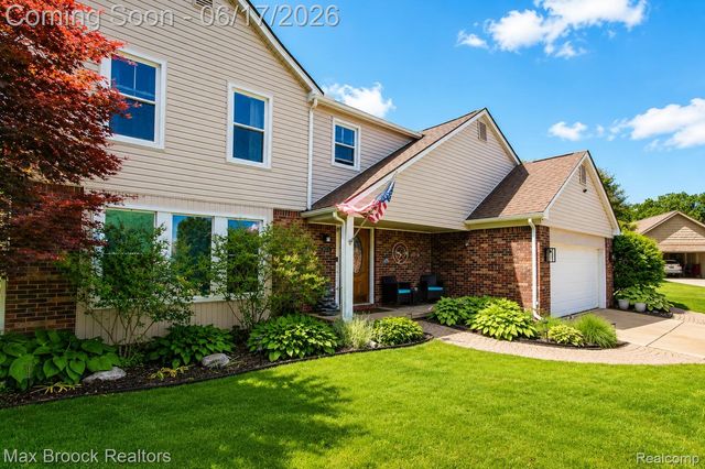 8952 Cynthia Court, Commerce Charter Township, MI 48382