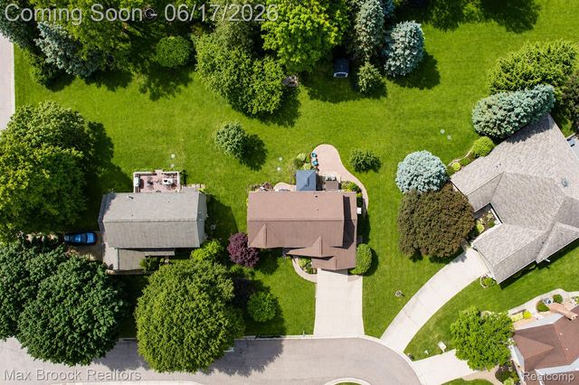 8952 Cynthia Court, Commerce Charter Township, MI 48382