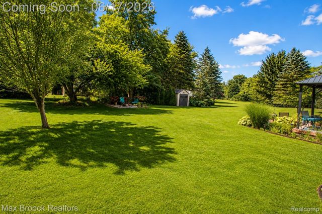 8952 Cynthia Court, Commerce Charter Township, MI 48382