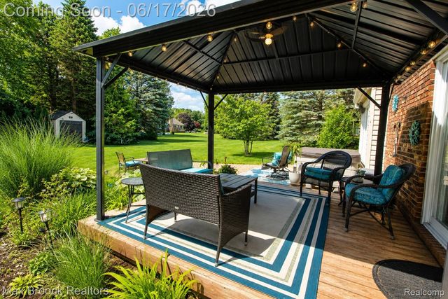 8952 Cynthia Court, Commerce Charter Township, MI 48382