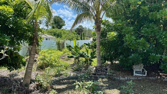 1122 MCKINLEY AVE, Lehigh Acres, FL 33972