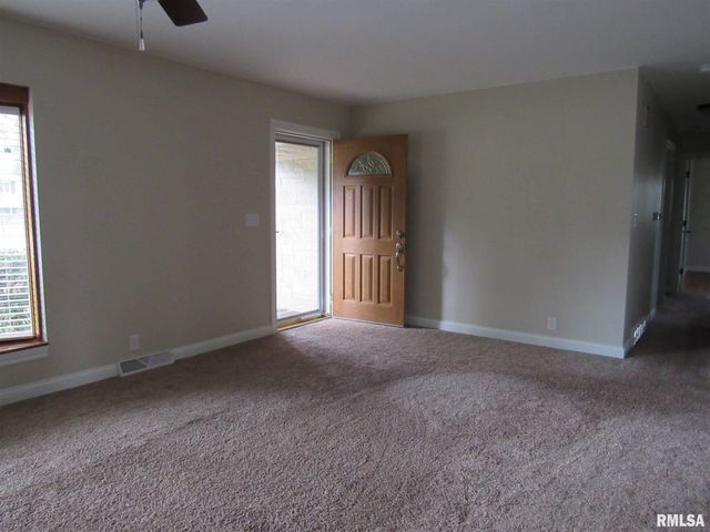 233 MANOR Drive, Riverdale, IA 52722