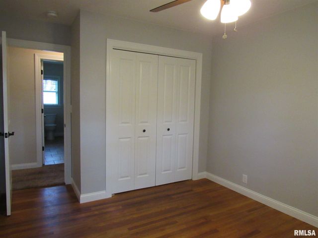 233 MANOR Drive, Riverdale, IA 52722