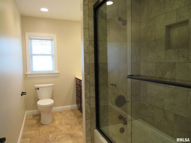 233 MANOR Drive, Riverdale, IA 52722