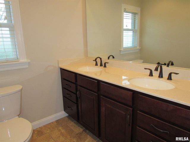 233 MANOR Drive, Riverdale, IA 52722