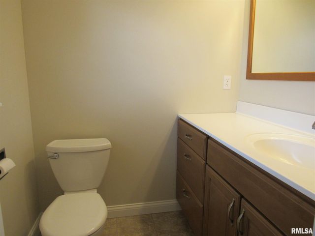 233 MANOR Drive, Riverdale, IA 52722