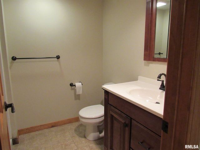 233 MANOR Drive, Riverdale, IA 52722