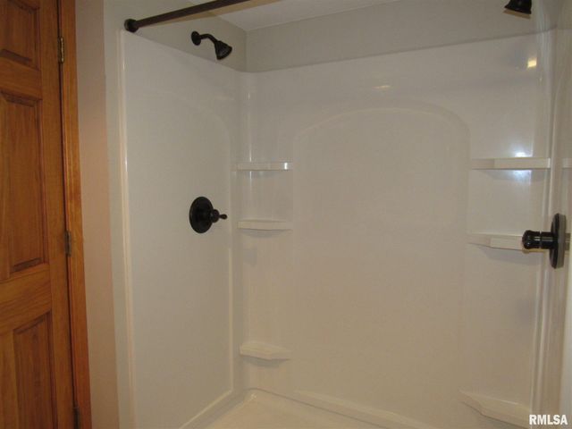 233 MANOR Drive, Riverdale, IA 52722