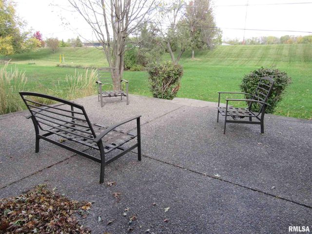 233 MANOR Drive, Riverdale, IA 52722