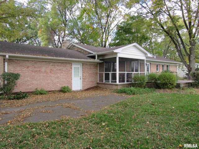 233 MANOR Drive, Riverdale, IA 52722