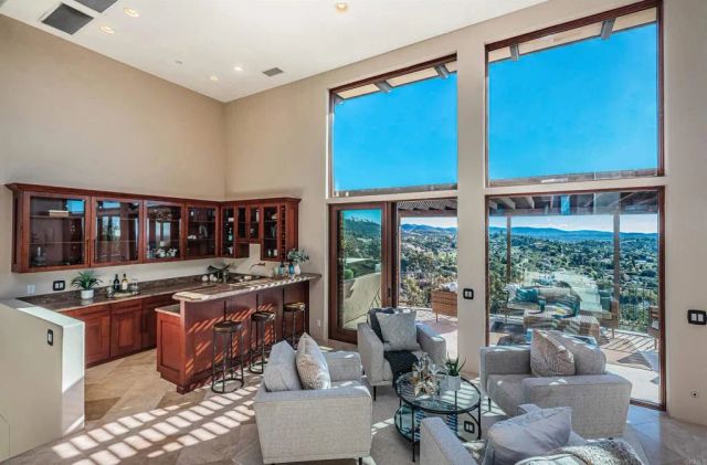 2362 Edgehill Road, Vista, CA 92084