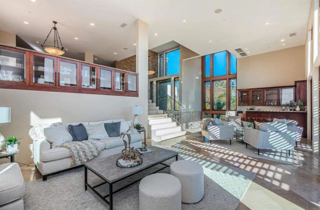 2362 Edgehill Road, Vista, CA 92084