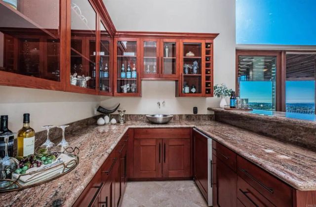 2362 Edgehill Road, Vista, CA 92084