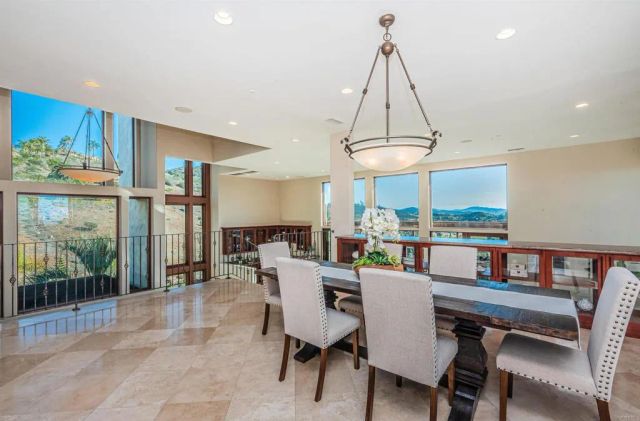 2362 Edgehill Road, Vista, CA 92084