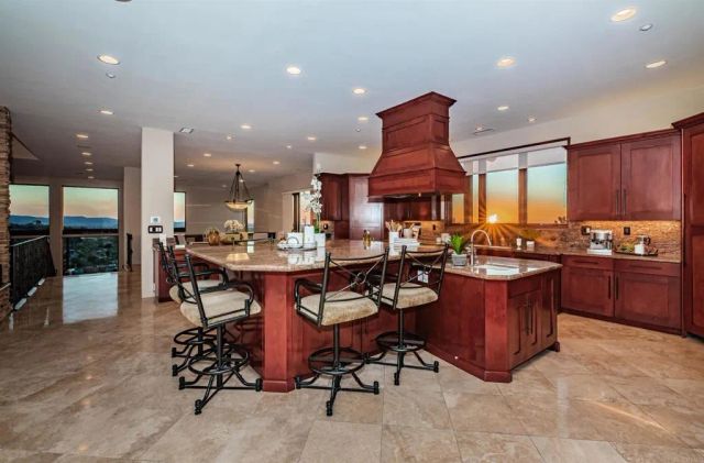 2362 Edgehill Road, Vista, CA 92084
