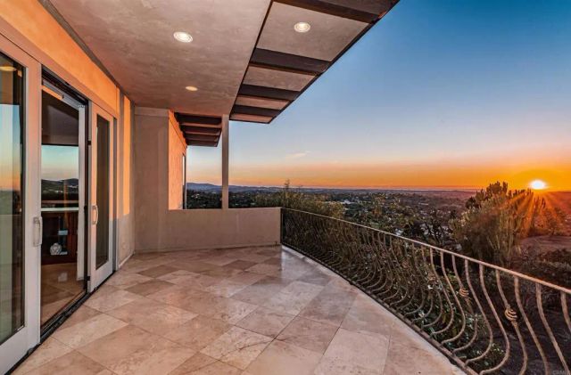 2362 Edgehill Road, Vista, CA 92084