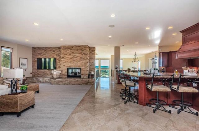 2362 Edgehill Road, Vista, CA 92084
