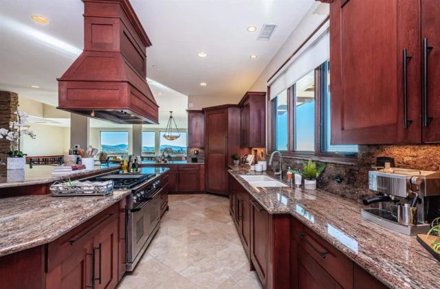 2362 Edgehill Road, Vista, CA 92084