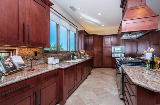 2362 Edgehill Road, Vista, CA 92084