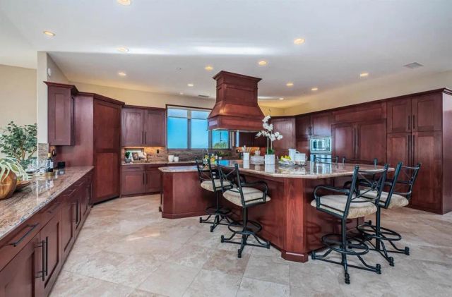 2362 Edgehill Road, Vista, CA 92084