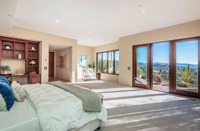 2362 Edgehill Road, Vista, CA 92084