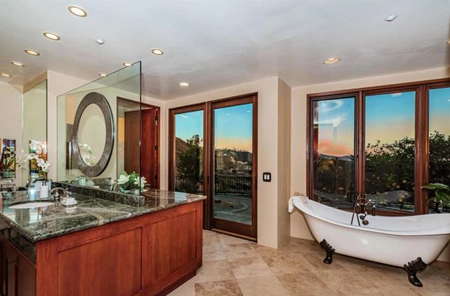2362 Edgehill Road, Vista, CA 92084