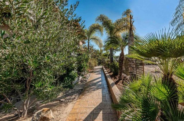 2362 Edgehill Road, Vista, CA 92084