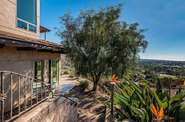 2362 Edgehill Road, Vista, CA 92084