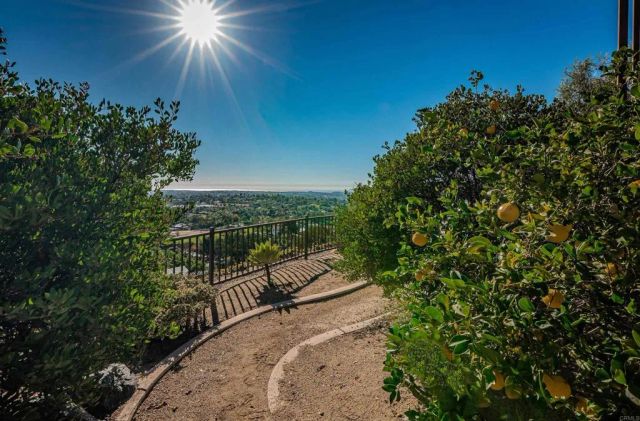 2362 Edgehill Road, Vista, CA 92084
