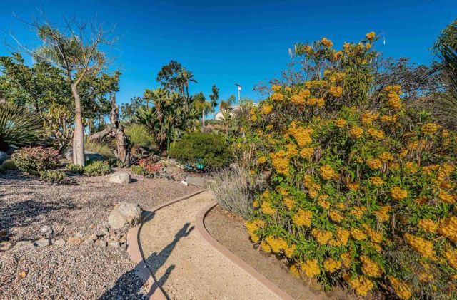 2362 Edgehill Road, Vista, CA 92084