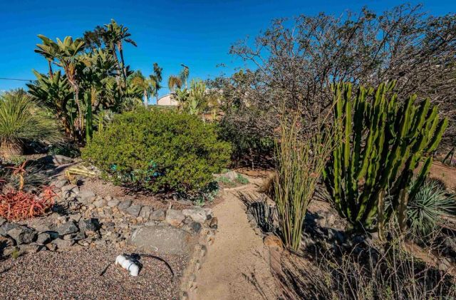 2362 Edgehill Road, Vista, CA 92084