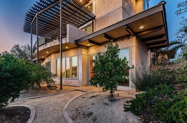 2362 Edgehill Road, Vista, CA 92084