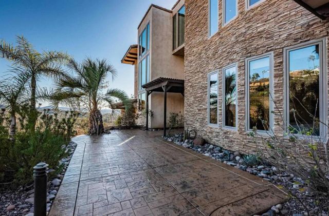 2362 Edgehill Road, Vista, CA 92084