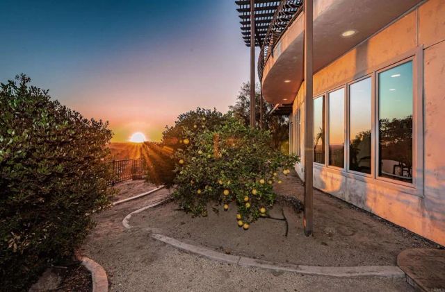 2362 Edgehill Road, Vista, CA 92084