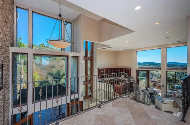 2362 Edgehill Road, Vista, CA 92084