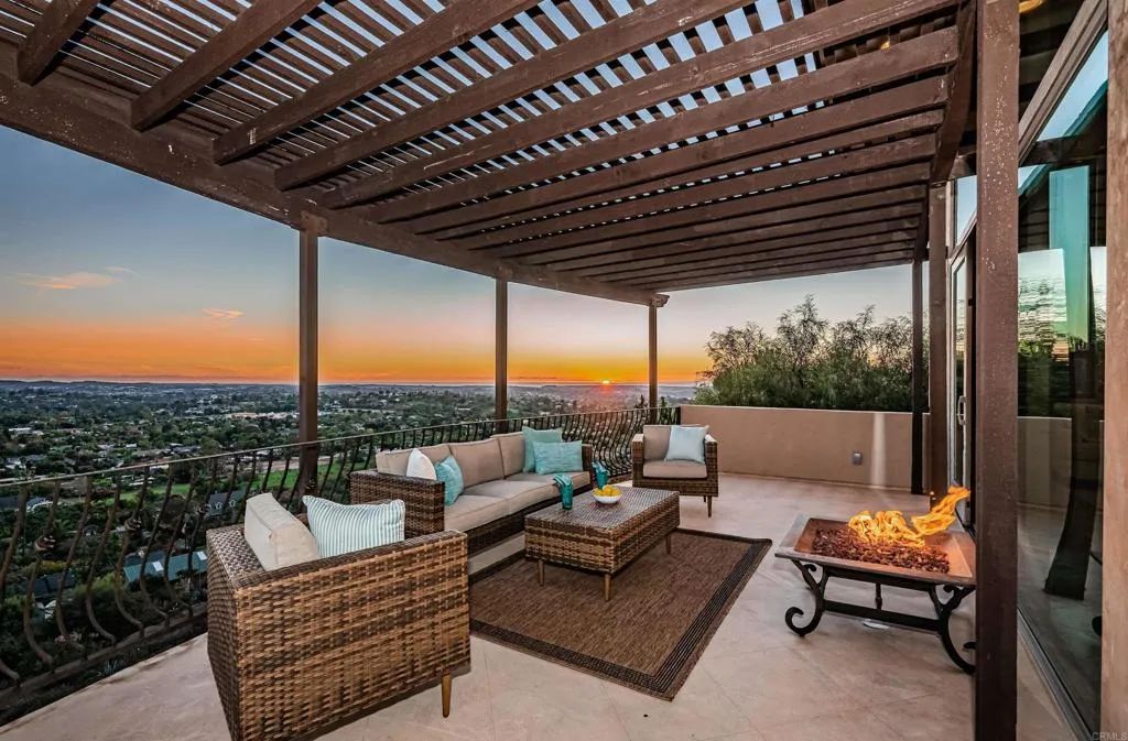 2362 Edgehill Road, Vista, CA 92084