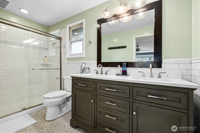 501 SE Sycamore Place, Issaquah, WA 98027
