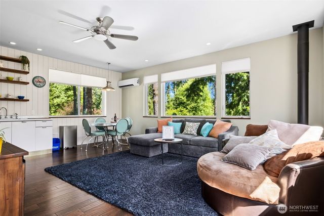 501 SE Sycamore Place, Issaquah, WA 98027