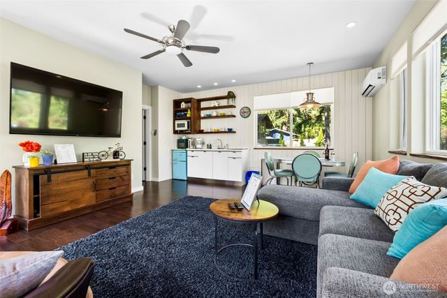501 SE Sycamore Place, Issaquah, WA 98027